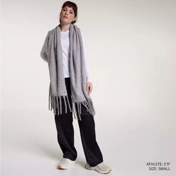 CALIA by Carrie Underwood Gray Knit Scarf with Fringe - Picture 2 of 6